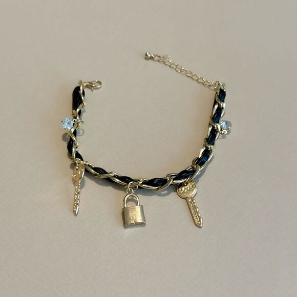 Luxury key bracelet M1080 - Picture 2 of 4